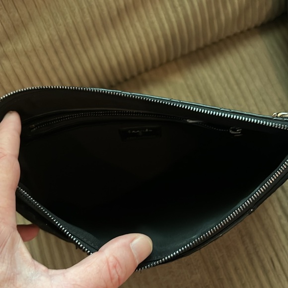 CHANEL Black clutch, rare. Large inside with big zipper compartment. - Picture 6 of 7